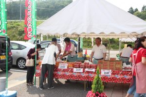 道の駅のトマト特設売り場