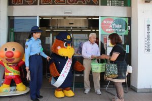 来店客にチラシを配りました